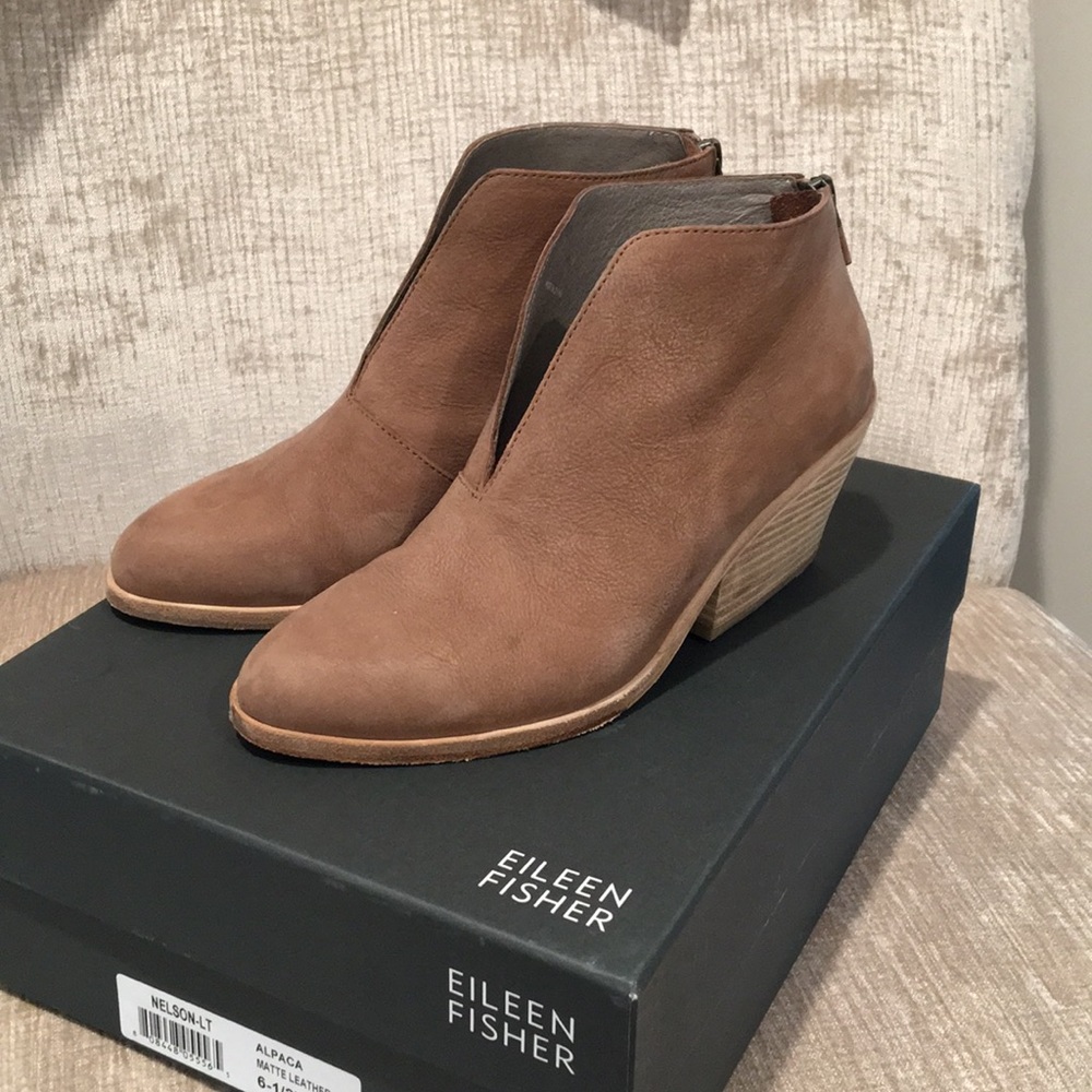 👢Eileen Fisher Matte Leather Booties👢
